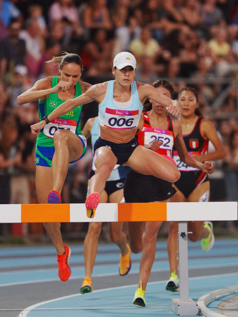 GRAN CARRERA. Bel&eacute;n Casetta se qued&oacute; con la victoria en los 3.000 metros con obst&aacute;culos.