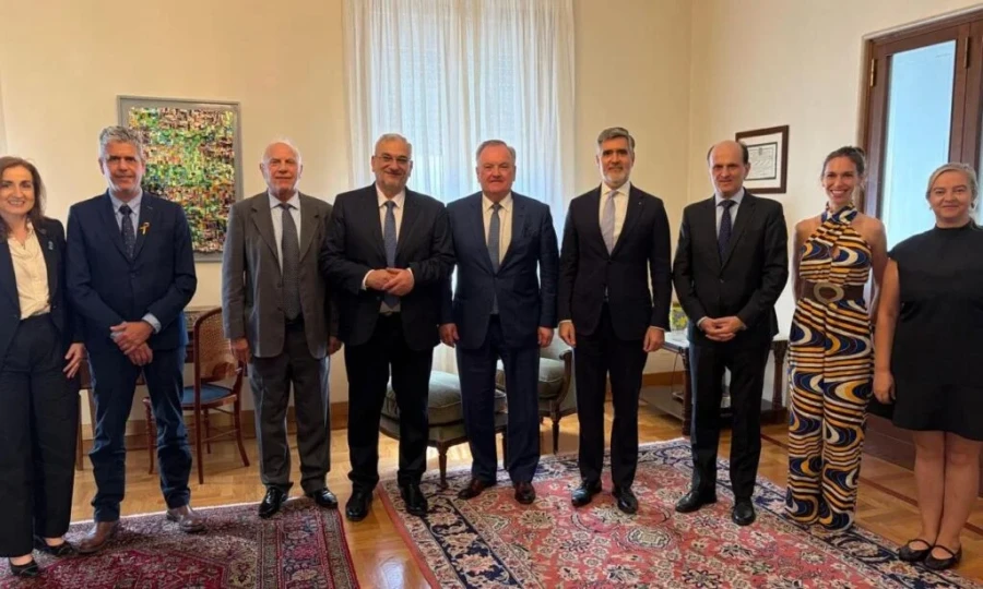 Recepci&oacute;n en la embajada argentina en Italia.