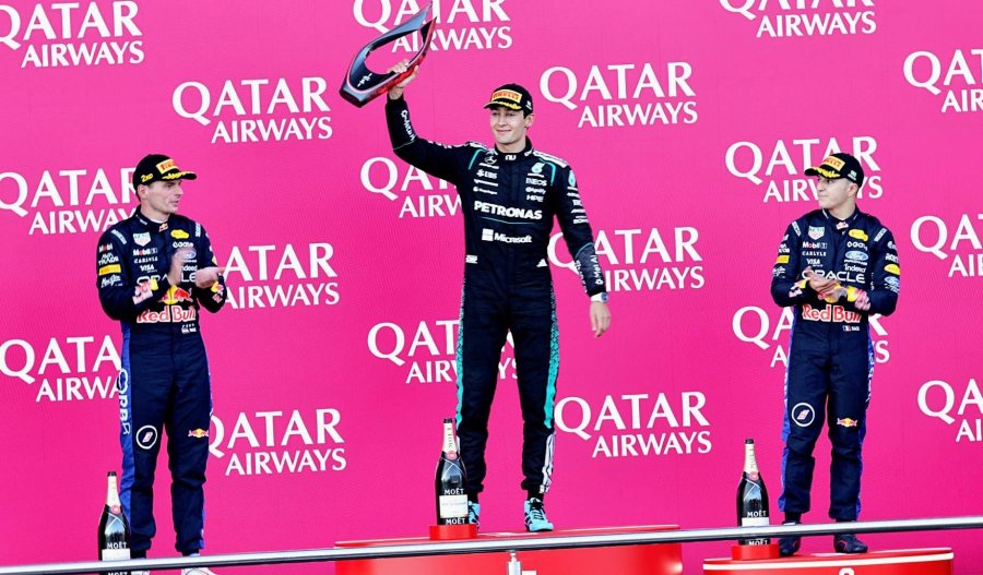 Max Verstappen (2&deg;), George Russell (1&deg;) e Isack Hadjar (3&deg;).
