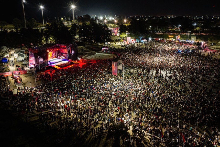 Este s&aacute;bado asistieron m&aacute;s de 100 mil personas al cierre en la capital provincial.