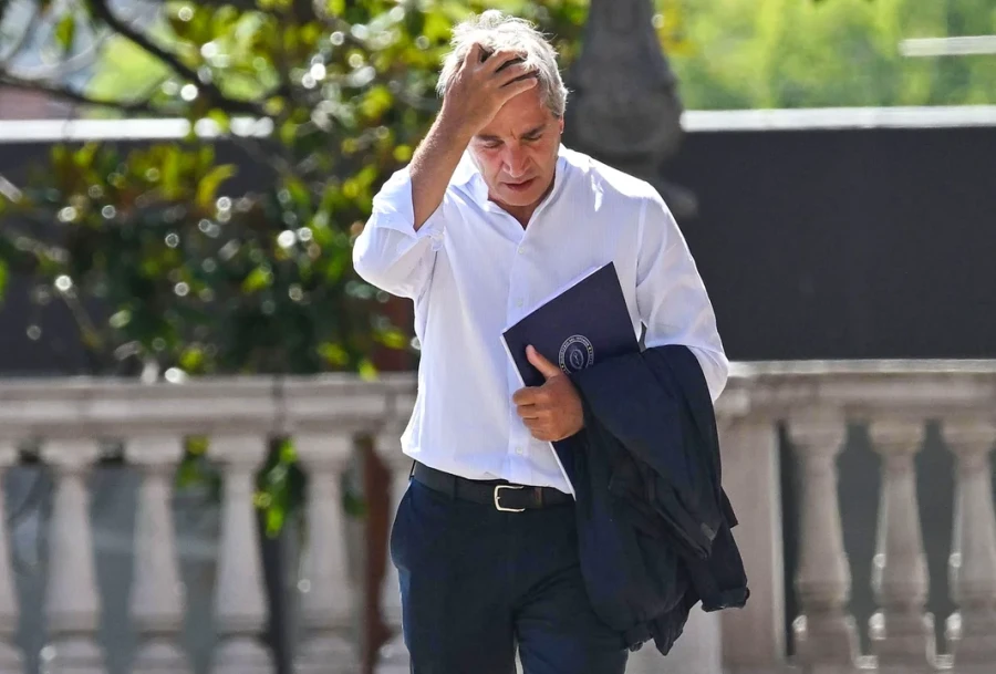 El ministro de econom&iacute;a Luis Caputo.