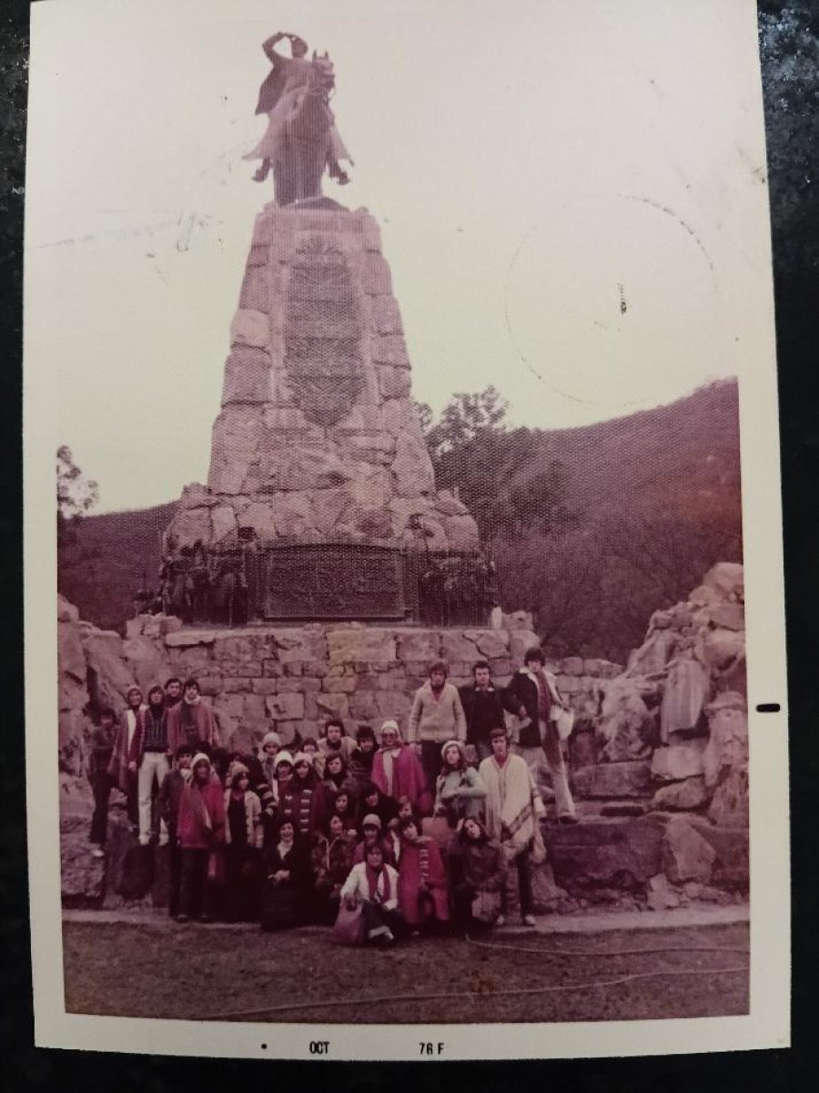 Los egresados de 5°C en el Cerro de la Gloria. Set.76