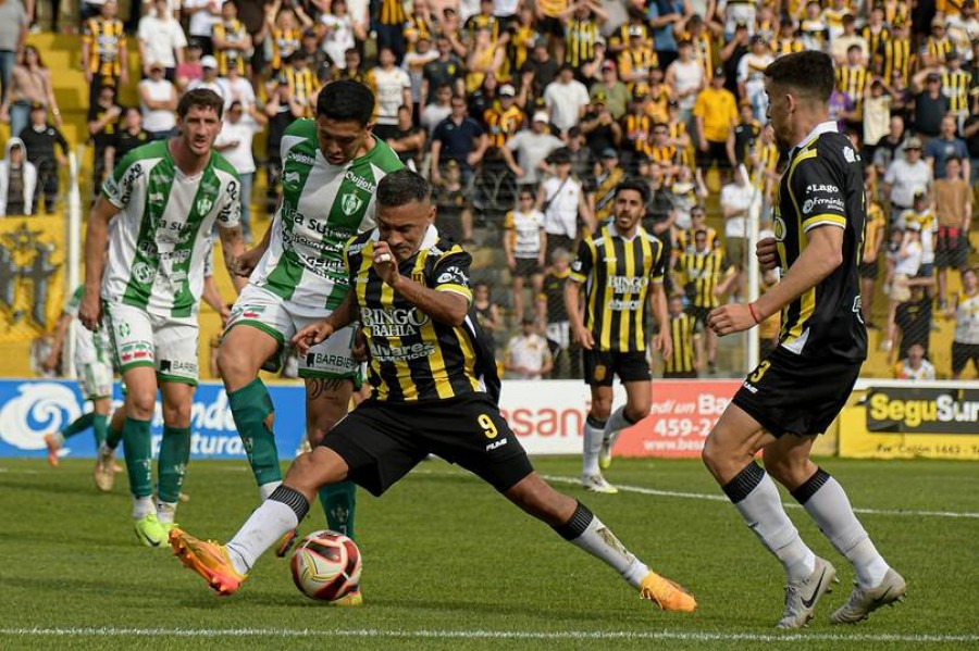 VENTAJA MINIMA. Olimpo se impuso por 2 a 1 como local a Gimnasia de Chivilcoy.