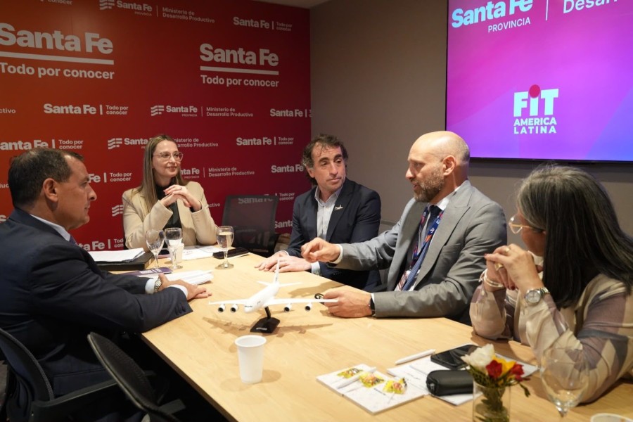 El gobierno provisional contin&uacute;a potenciando los aeropuertos de Santa Fe.